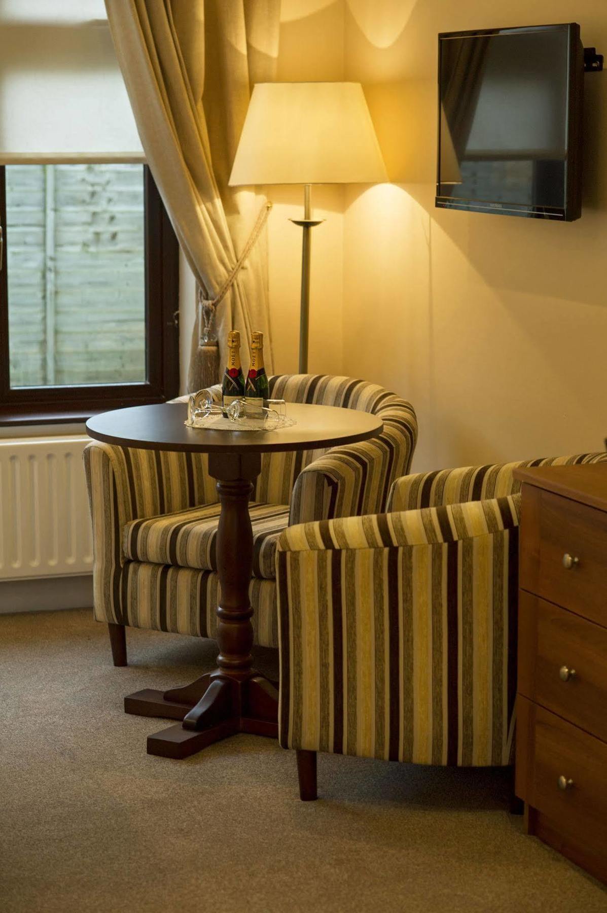 Hillview Self Catering Apartman Lusk Kültér fotó