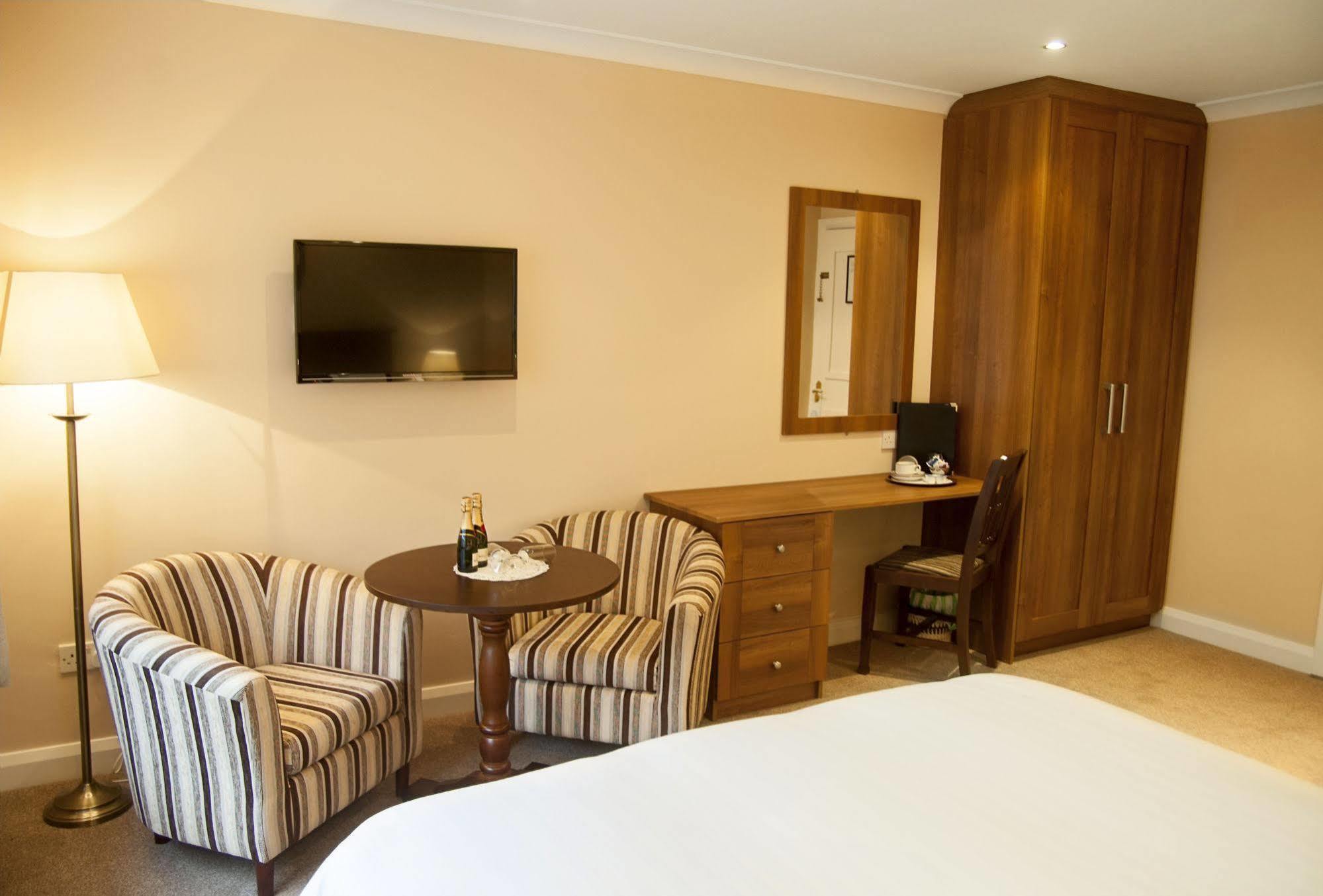 Hillview Self Catering Apartman Lusk Kültér fotó