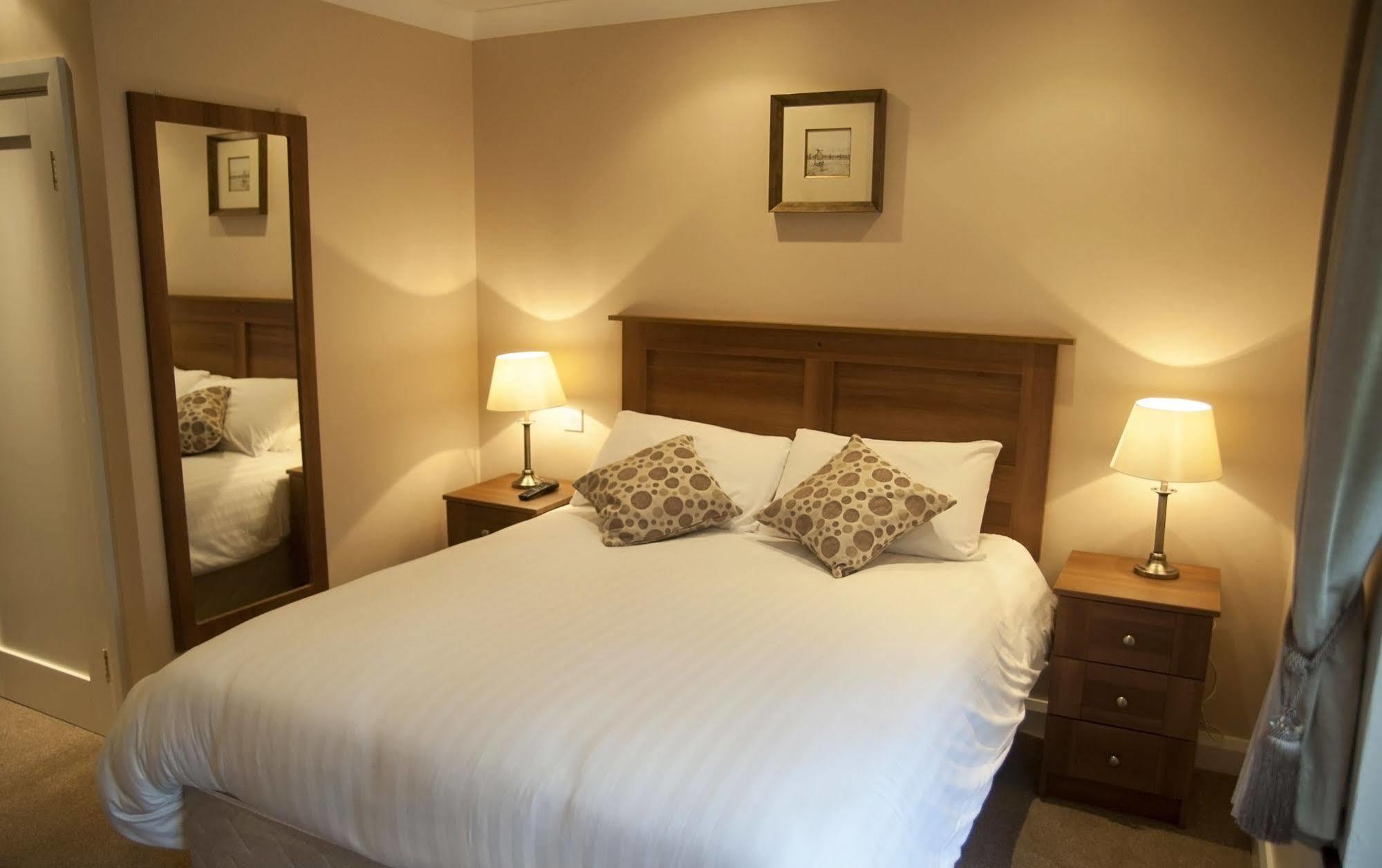 Hillview Self Catering Apartman Lusk Kültér fotó