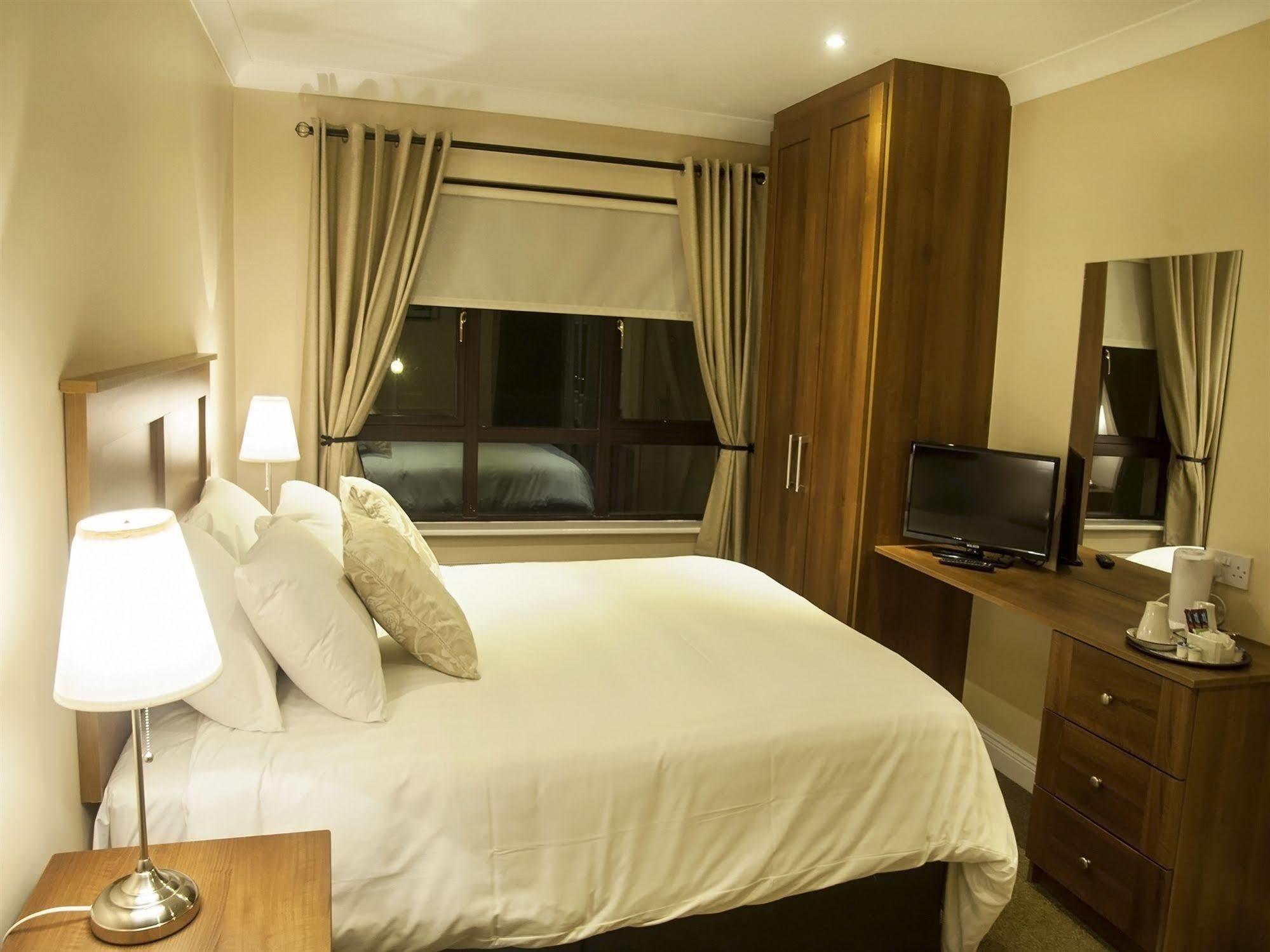 Hillview Self Catering Apartman Lusk Kültér fotó