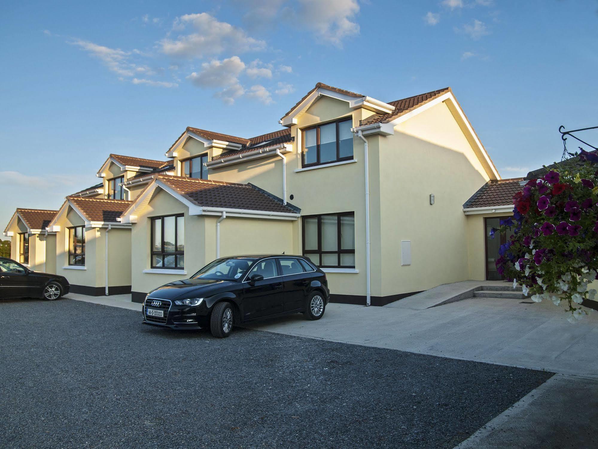 Hillview Self Catering Apartman Lusk Kültér fotó
